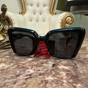 Stylish Black Women's Sunglasses -NWT